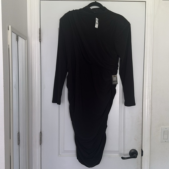 NWT Express Ruched Mock Neck Strong Shoulder Back Cutout Mini Dress Black Sz XL - Picture 8 of 13